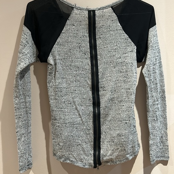 🎁light sweater Polyester/rayon sheer shoulders, zipper back - Picture 3 of 3